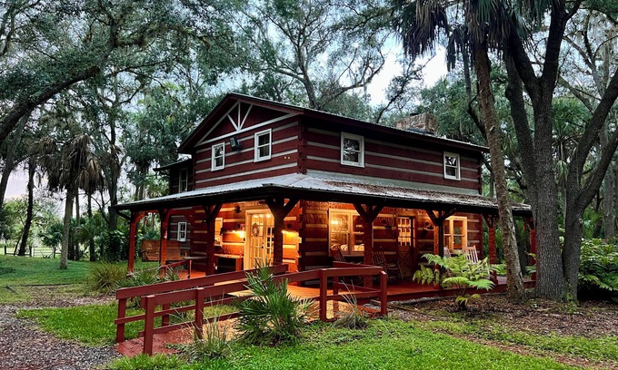 Sebring Cabin | Barn Hangout + Grill Station: Sebring Family Cabin