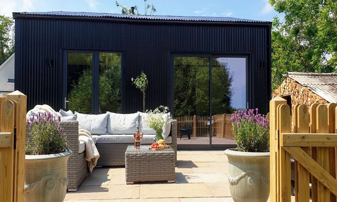 Howlett End Cottage | Barn in Balsham near Cambridge Countryside