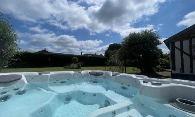 Roydon House | Barn in quiet location yet close to local amenities. Hot tub and games room.