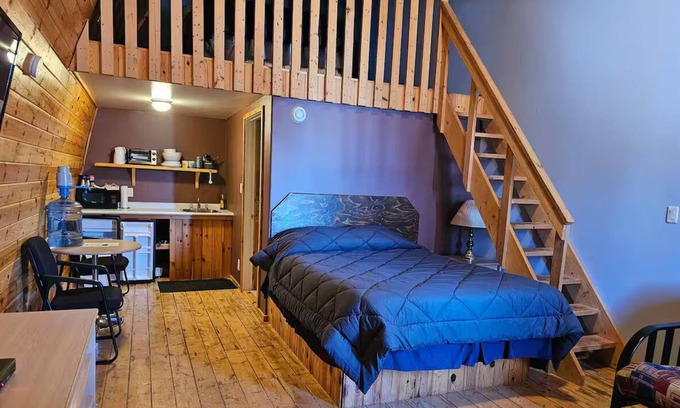 Division No. 16 House | Barn In The Bush - Room 5, King, queen & futon