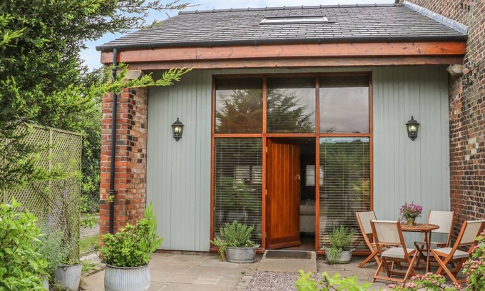 Bispham Green Cottage | BARN OWL COTTAGE AT CROOK HALL FARM, family friendly in Bispham Green