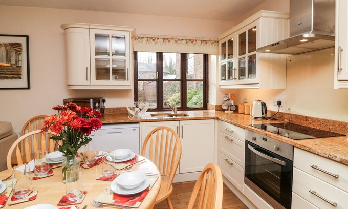 Brushford Cottage | BARN OWL, pet friendly, with a garden in Dulverton