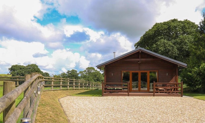 Crediton House | Barn Shelley Lodge