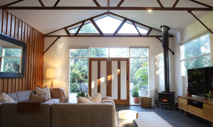 Somerville House | Barn Stay Hideaway "The Barn"
