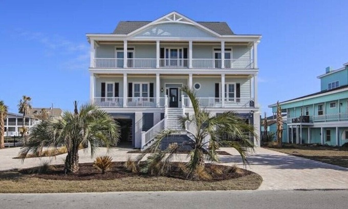 Inlet Harbour House | BARNACLE BILLS!!! 1875 POMPANO DR GARDEN CITY SC 29576