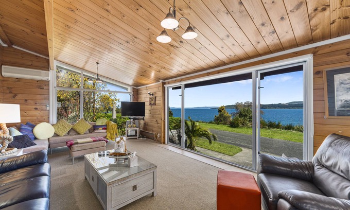 Taupo House | Barne the Bentley - Taupo Holiday Home