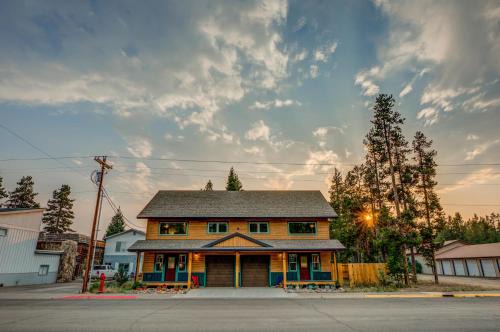West Yellowstone House | Barnes on Boundary Unit B