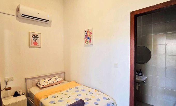 Downtown George Town House | Barnett Georgetown Near Island Hospital (Room 1)