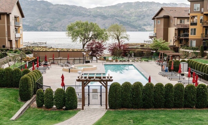 Westbank House | Barona Beach - Lakehouse