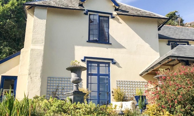 Lynton Apartment | Baronet's Quarters