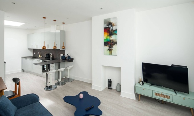 West Kensington Apartment | Barons Court 1 Bed