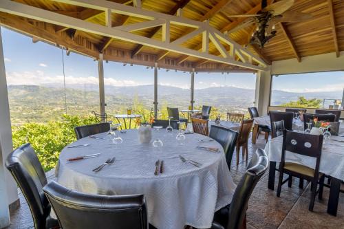 Atenas Cabin | Barons Resort