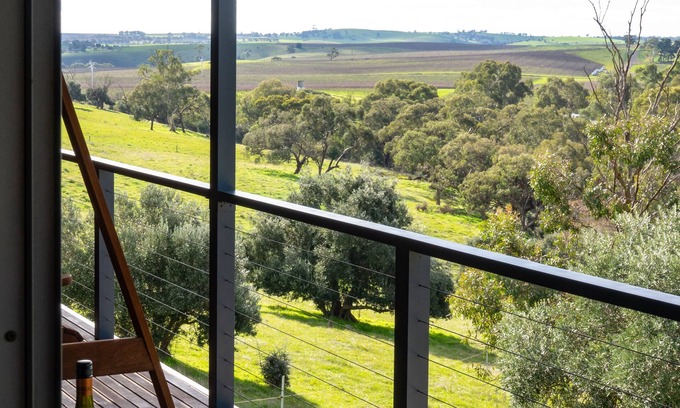 Lyndoch Villa | Barossa Pavilions - a luxurious, self-contained hillside retreat