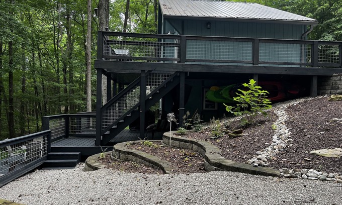 Glasgow House | Barren Lake Waterfront Eclectic Cabin - Dock; 17 miles from Mammoth Cave