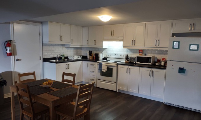 Barrie House | Barrie North Retreat - Great for work crews!
