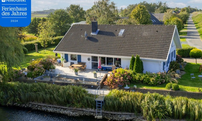 Balje House | barrier-free, private bathing lake, vacation with dogs, wellness, relaxation