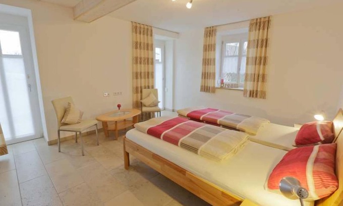 Nennslingen Apartment | Barrierefreie Ferienwohnung mit großer Terrasse