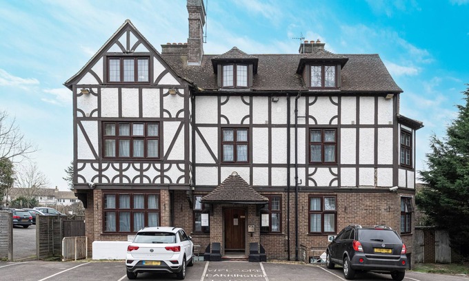 Crawley Hotel | Barrington Lodge