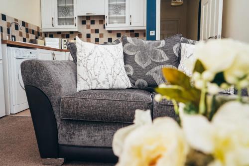 Castle Donington Apartment | Barroon Castle Apartments, Near Airport, Free Parking, By DerBnB