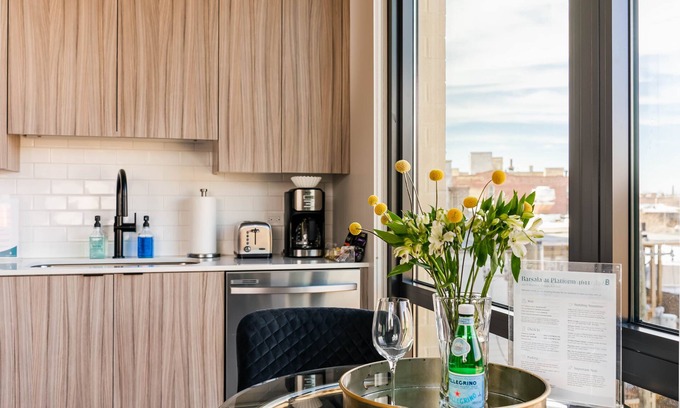 Uptown House | Barsala l Spacious, bright 1BD w/ Fitness Center