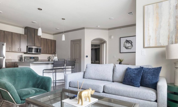 Shadow Glen Apartment | Barsala l Work-Friendly Stay w/Fast Wi-Fi & Gym Access