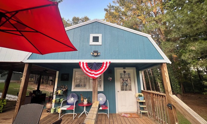 Etoile Cabin | Bartlett Bluebonnet steps From Lake Sam Rayburn