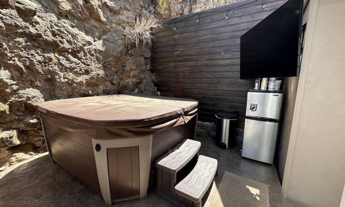 Sunland Estates House | Basalt Cottage, 5.4 miles from The Gorge Amphitheatre