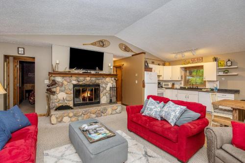Thompsonville House | Base Camp