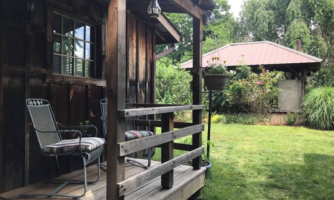 Grottoes Apartment | "Basecamp".Cozy, studio apt. Private, quiet community. Near SNP and JMU.