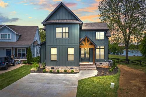 Winchester House | Basecamp Retreat TimsFordLake