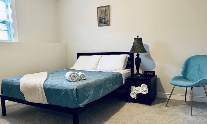 Yorkshire House | Basement in a townhouse, private and clean floor all to yourself!