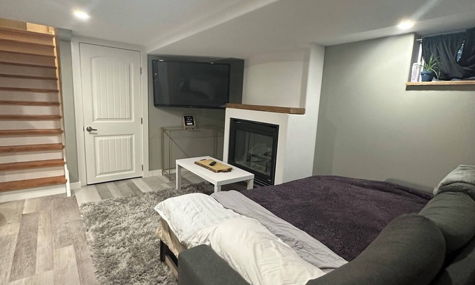 Thunder Bay Apartment | Basement studio sweet .full kitchen, Jacuzzi , gasfire ,Laundry step from dwntwn
