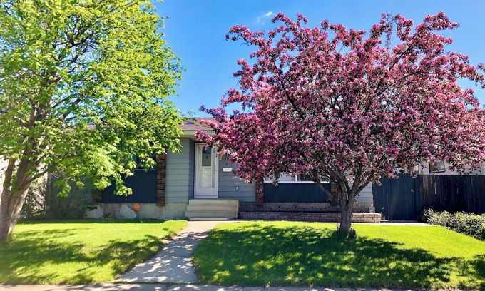 Northwest Edmonton House | Basement suite for you to feel like home. Near City Center-Perfect for Getaways