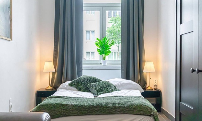 Meidling Apartment | Basic 1BR Apartment Well Connected & Central