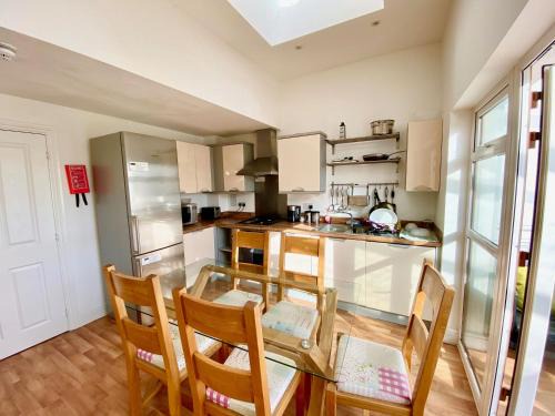 Sherborne St. John House | Basingstoke Townhouse Near Hospital