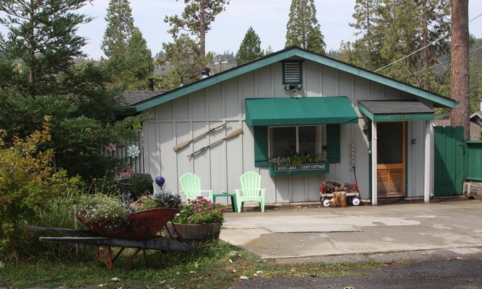 Bass Lake House | Bass Lake Cozy Cottage near Yosemite