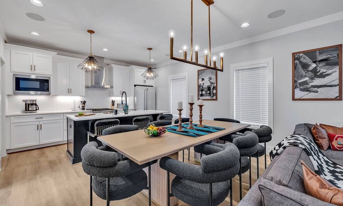 Berry Hill House | Bass - Private Rooftop - 8 mins to Broadway