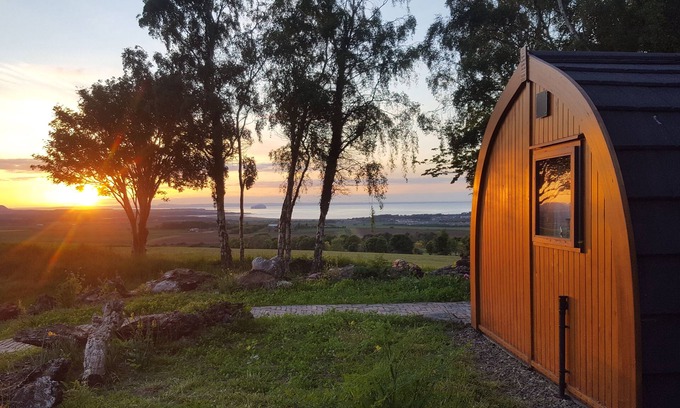 Dunbar Cabin | Bass Rock Pod - Luxury King Size Bed - Sea View