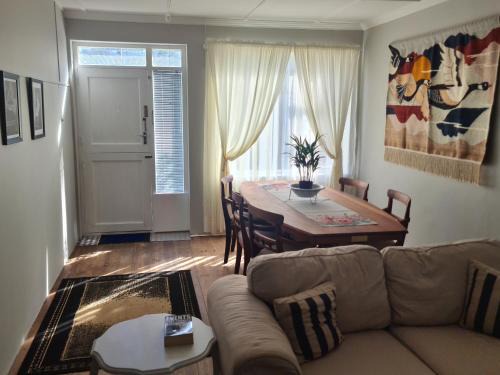Bredasdorp Apartment | Basson Town Cottage