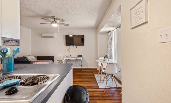 Bastrop Apartment | Bastrop Bungalow Bright Cozy Rental with Strong Wifi