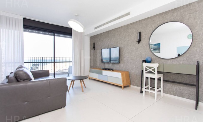 Haifa Apartment | Bat Galim lovely Apartment Luxury Balcony Beach Nearby Doctor's Full Sea View