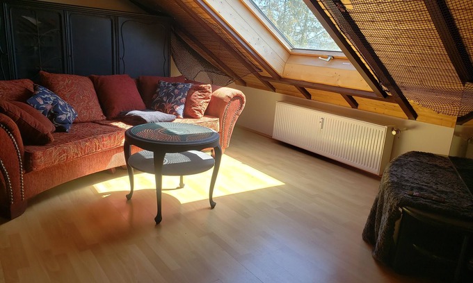 Oelsberg Apartment | Batcave, Nette Ferienwohnung im Dachgeschoss