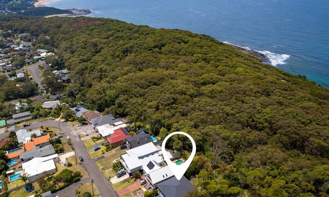 Bateau Bay House | Bateau Bay Trails -Family Retreat & Sweeping Views