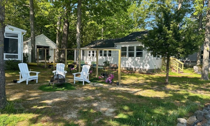 St. Michaels Cabin | Bateau Cabin one of three Cove Cabins in St Michaels