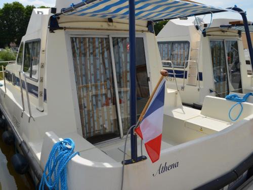 Pontailler-sur-Saone Boat Rental | Bateau confortable à quai pour 5 pers, Pontailler-sur-Saône, proche commerces - API-1-46-16