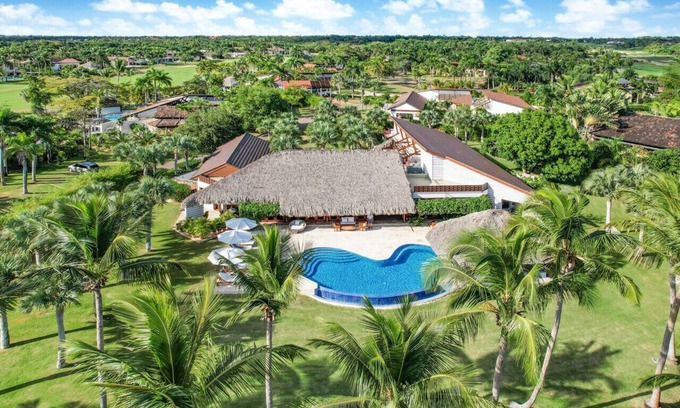 Las Palmas Villa | Batey 16: Caribbean heaven, saltwater pool, full staff, ocean view, 2 golf carts
