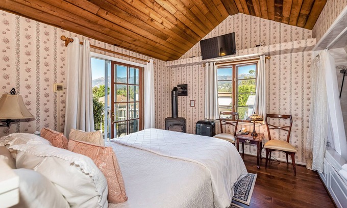 Oak Park Bed & Breakfast | Bath Street Inn