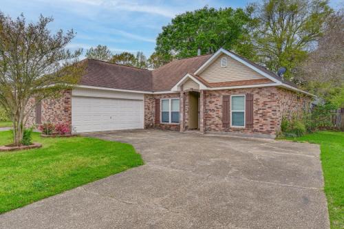 Broadmoor House | Baton Rouge Retreat with Patio, Grill and Fire Pit!