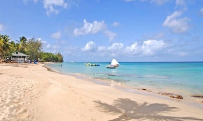 Little Battaleys House | Battaleys Mews, Villa Monkey Puzzle is 5 minute walk from the Beach