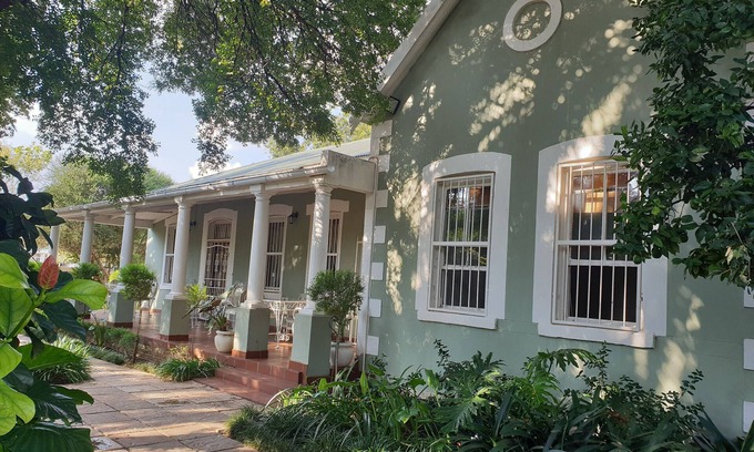 Potchefstroom Bed & Breakfast | Bauhenia Guesthouse